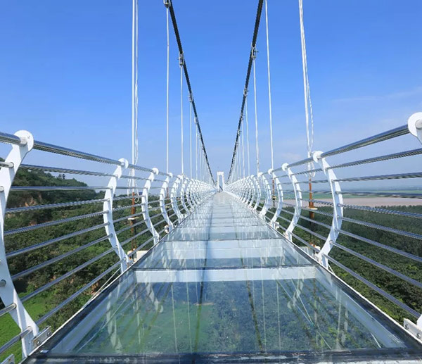 吊桥如何设计能增加稳固性？岚瑞游乐为您解答