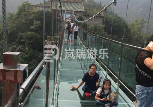 栖龙湾玻璃吊桥
